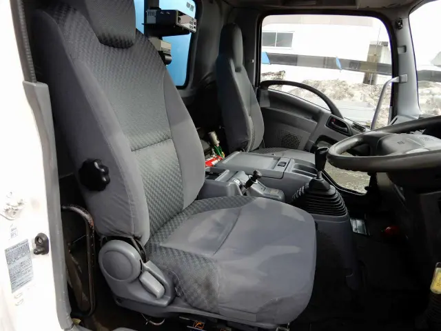 いすゞ フォワード LKG-FTR90S2(2WD)の写真22