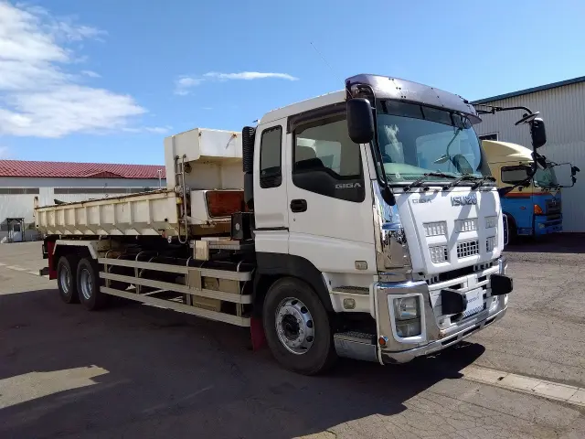 いすゞ ギガ QKG-CYZ77A(6x4)の写真2