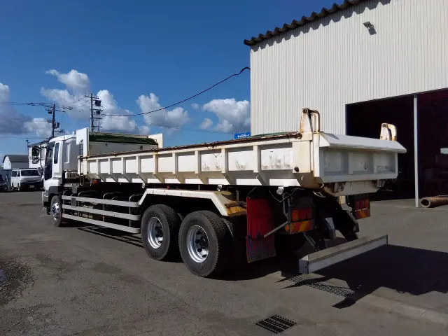 いすゞ ギガ QKG-CYZ77A(6x4)の写真4