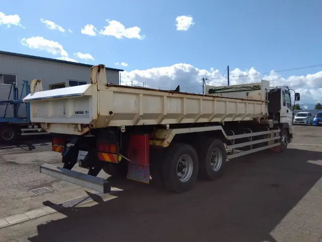 いすゞ ギガ QKG-CYZ77A(6x4)の写真6