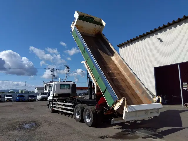 いすゞ ギガ QKG-CYZ77A(6x4)の写真9