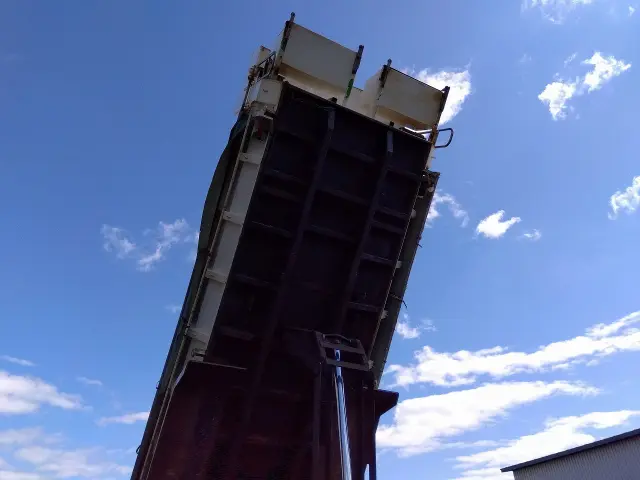 いすゞ ギガ QKG-CYZ77A(6x4)の写真11