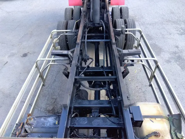 いすゞ ギガ QKG-CYZ77A(6x4)の写真13