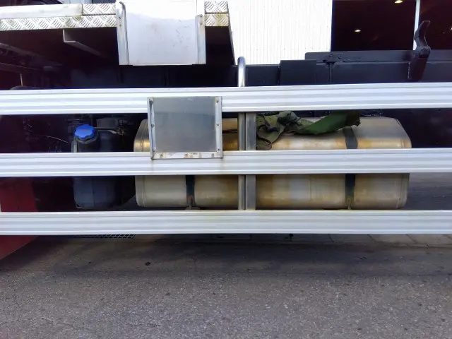 いすゞ ギガ QKG-CYZ77A(6x4)の写真15