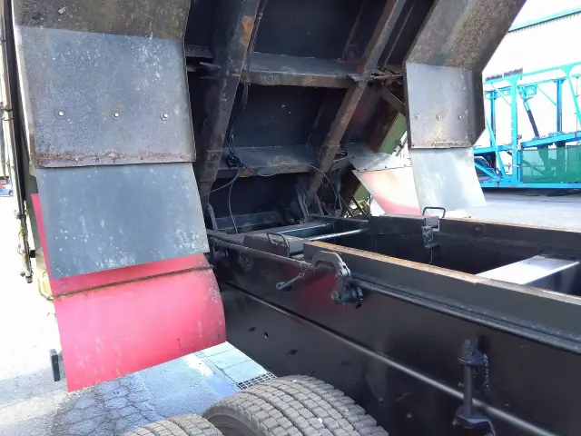 いすゞ ギガ QKG-CYZ77A(6x4)の写真16