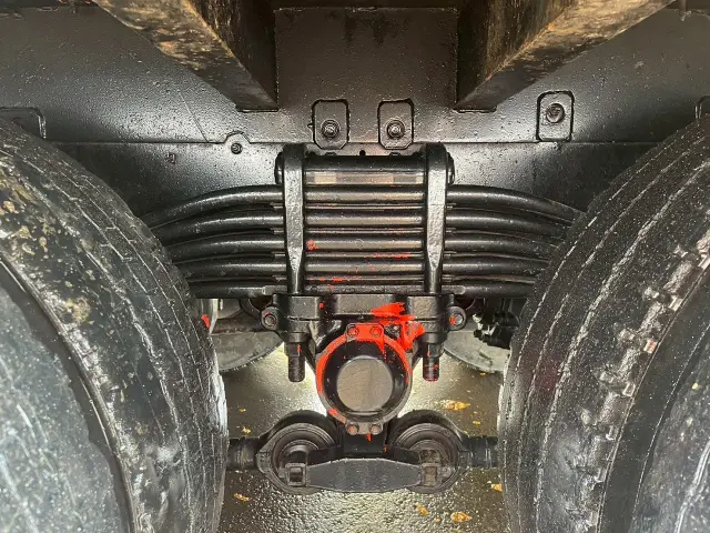 いすゞ ギガ QKG-CYH77A(8x4)の写真17