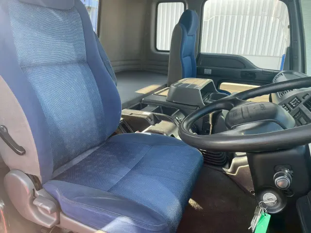 いすゞ ギガ QKG-CYH77A(8x4)の写真22