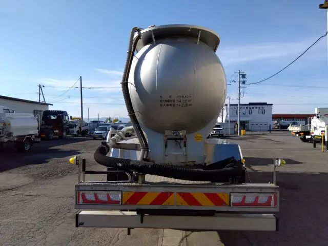 いすゞ ギガ QKG-CYY77A(6x4)の写真5