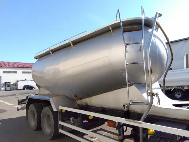 いすゞ ギガ QKG-CYY77A(6x4)の写真9