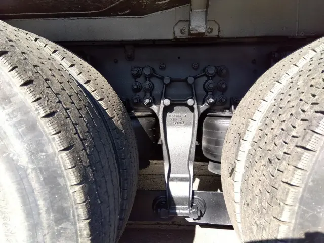 いすゞ ギガ QKG-CYY77A(6x4)の写真16