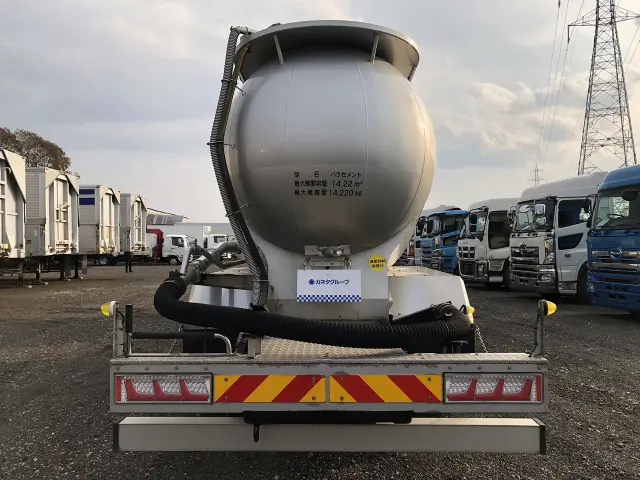 いすゞ ギガ QKG-CYY77A(6x4)の写真5