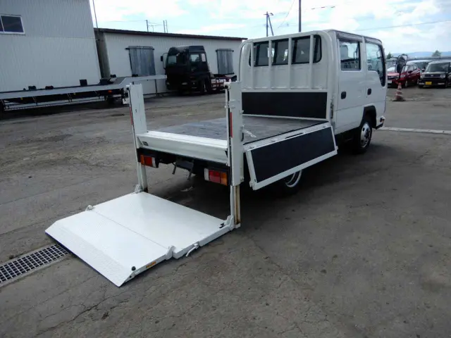 いすゞ エルフ TRG-NHS85A(4WD)の写真12