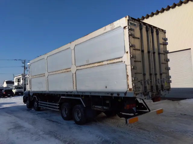 いすゞ ギガ PDG-CYH77W8(8x4)の写真4