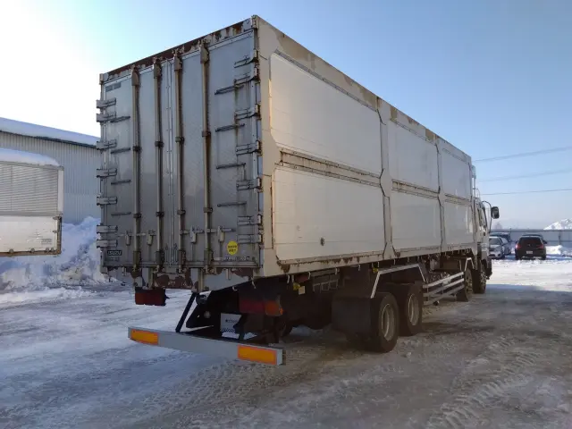 いすゞ ギガ PDG-CYH77W8(8x4)の写真6