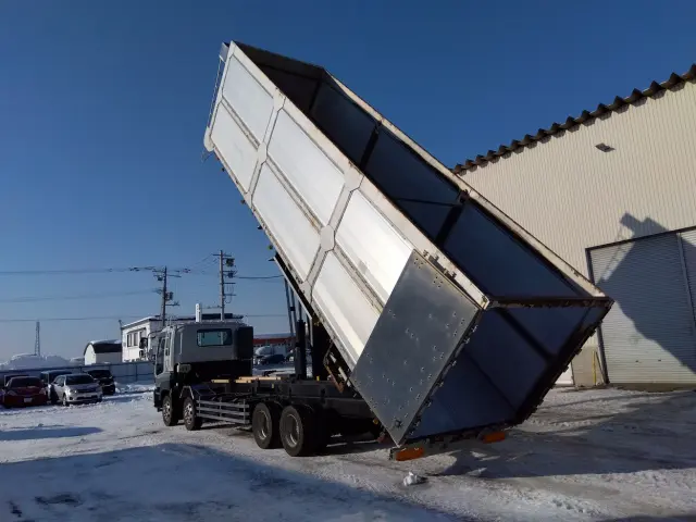 いすゞ ギガ PDG-CYH77W8(8x4)の写真10