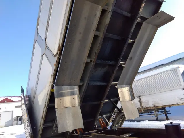 いすゞ ギガ PDG-CYH77W8(8x4)の写真12