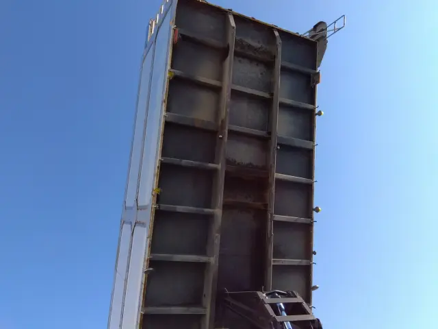 いすゞ ギガ PDG-CYH77W8(8x4)の写真13