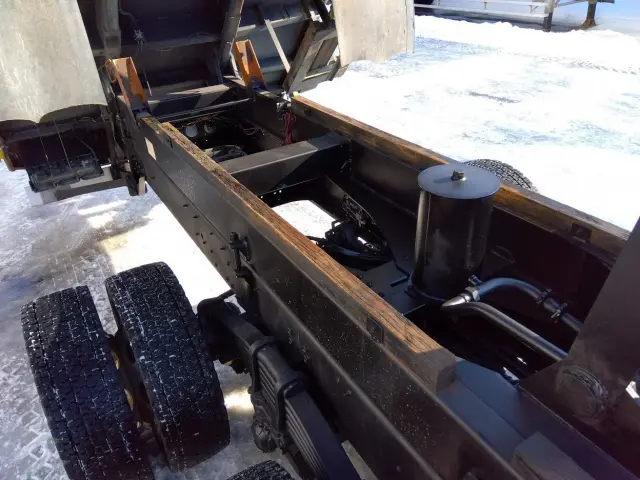 いすゞ ギガ PDG-CYH77W8(8x4)の写真14