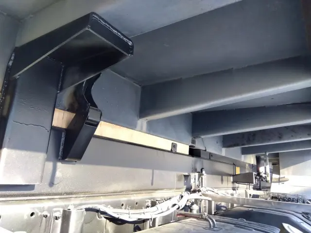 いすゞ ギガ PDG-CYH77W8(8x4)の写真16