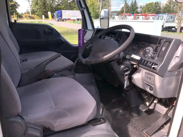 いすゞ エルフ TRG-NHS85A(4WD)の写真22