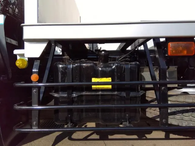 いすゞ ギガ PDG-CVR77F8(2WD)の写真15
