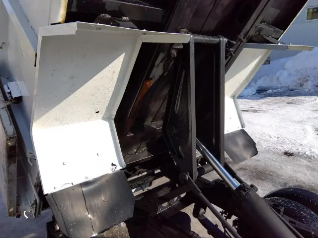 いすゞ エルフ TDG-NKS85AD(4WD)の写真17