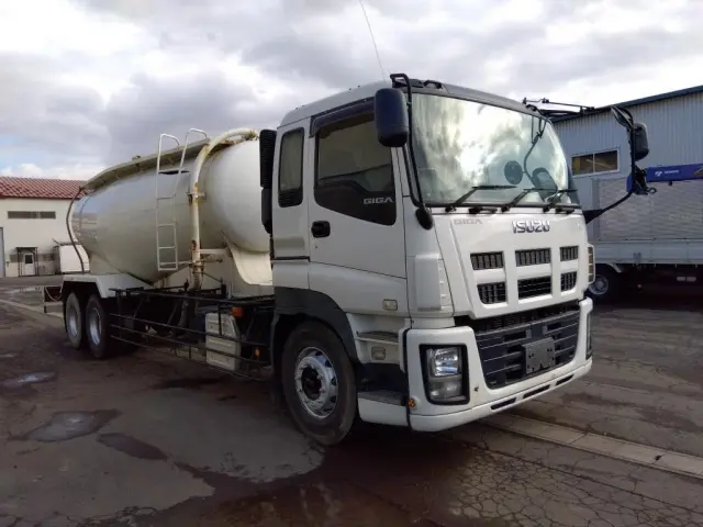 いすゞ ギガ QKG-CYZ77A(6x4)の写真2