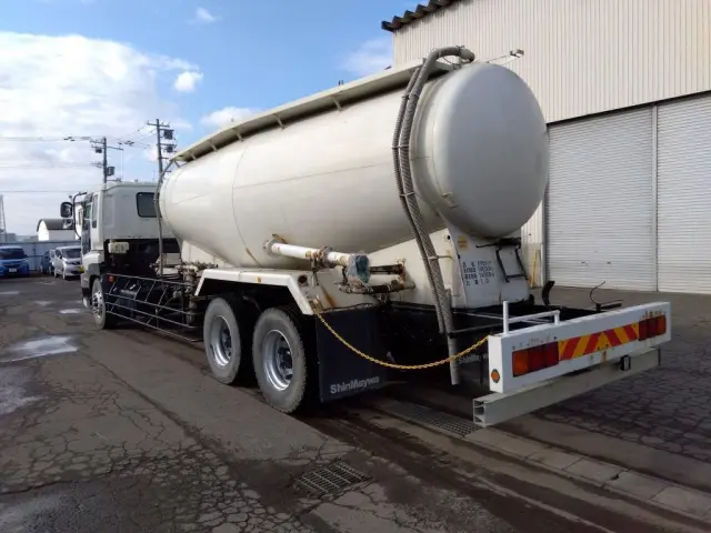 いすゞ ギガ QKG-CYZ77A(6x4)の写真4