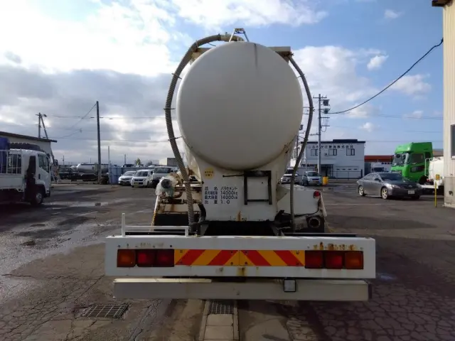 いすゞ ギガ QKG-CYZ77A(6x4)の写真5