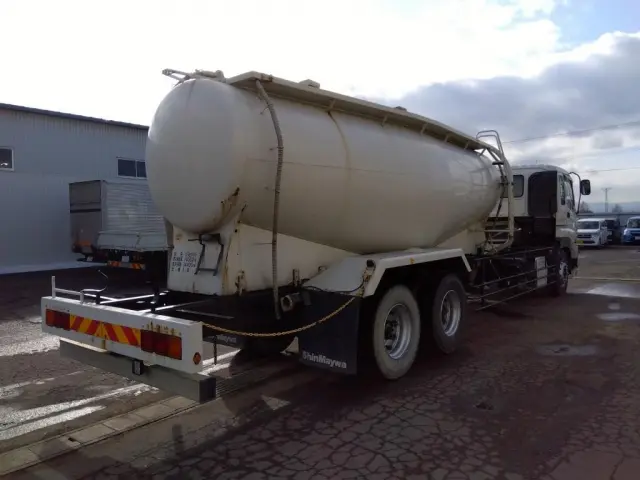 いすゞ ギガ QKG-CYZ77A(6x4)の写真6