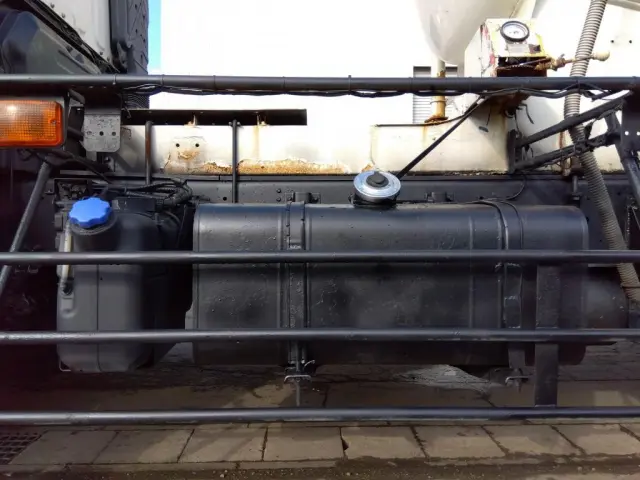 いすゞ ギガ QKG-CYZ77A(6x4)の写真14