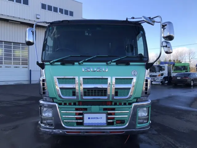 いすゞ ギガ QKG-CYZ77A(6x4)の写真3