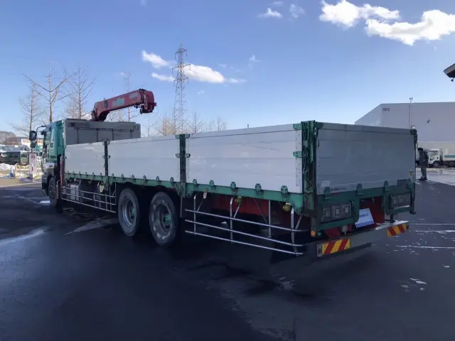 いすゞ ギガ QKG-CYZ77A(6x4)の写真4