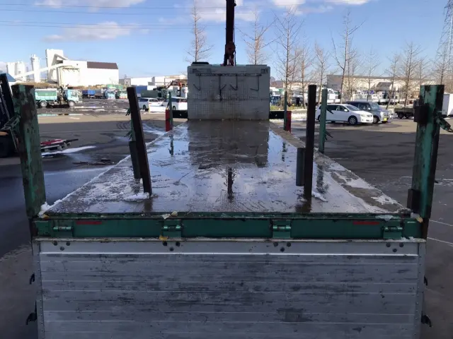 いすゞ ギガ QKG-CYZ77A(6x4)の写真8