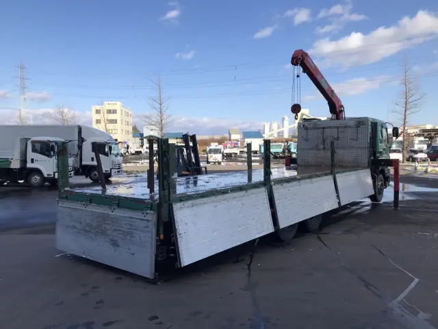 いすゞ ギガ QKG-CYZ77A(6x4)の写真9