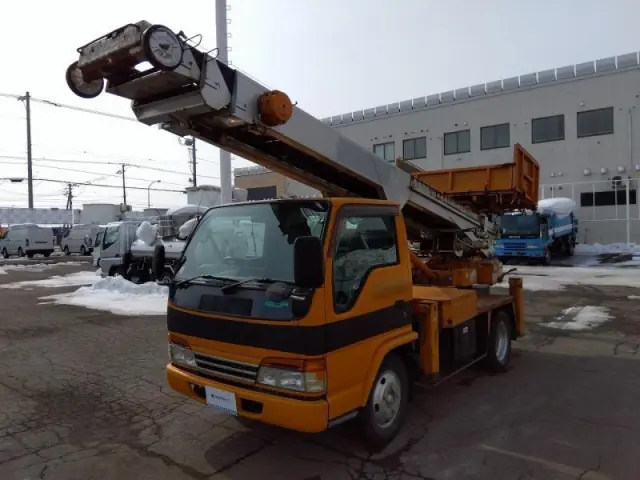 いすゞ エルフ KK-NKR71E3N(2WD)の写真1
