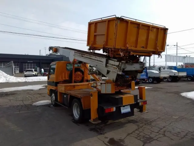 いすゞ エルフ KK-NKR71E3N(2WD)の写真4