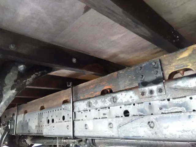 いすゞ フォワード TKG-FRR90T2(2WD)の写真15