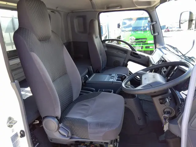 いすゞ フォワード TKG-FRR90T2(2WD)の写真22