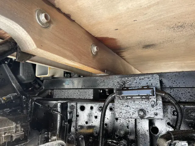 いすゞ エルフ 2PG-NKS88AN(4WD)の写真15