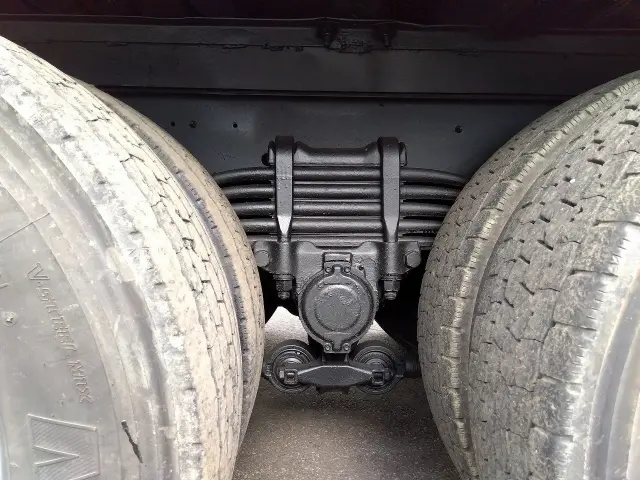 いすゞ ギガ PDG-CYZ52V8(6x4)の写真16