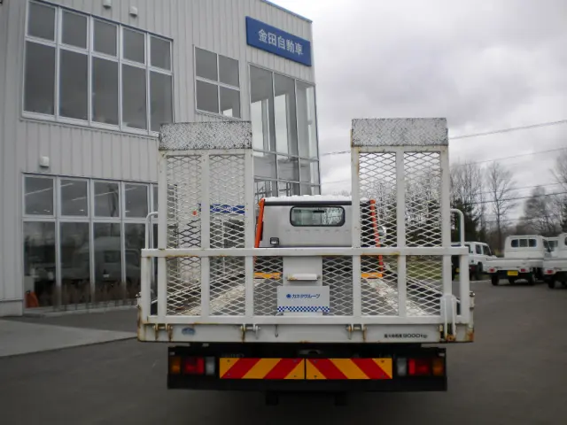 いすゞ エルフ BDG-NPS85AN(4WD)の写真5