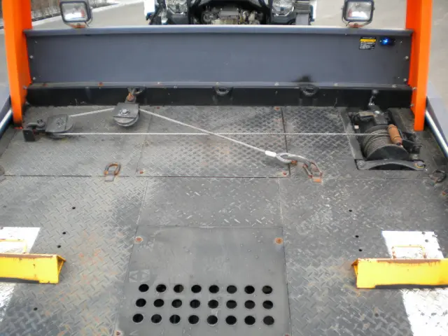 いすゞ エルフ BDG-NPS85AN(4WD)の写真9