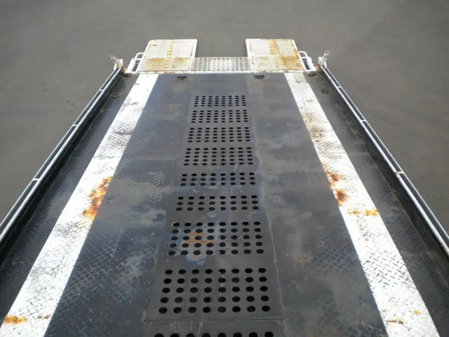 いすゞ エルフ BDG-NPS85AN(4WD)の写真10