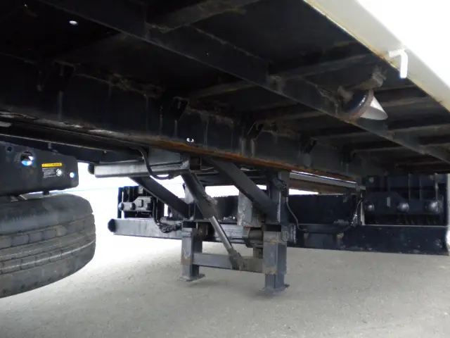 いすゞ エルフ BDG-NPS85AN(4WD)の写真14