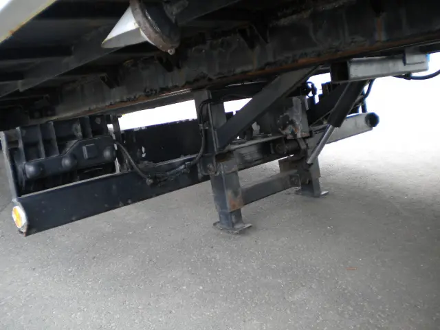 いすゞ エルフ BDG-NPS85AN(4WD)の写真16