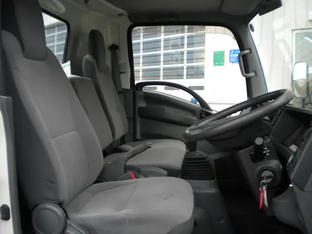 いすゞ エルフ BDG-NPS85AN(4WD)の写真22