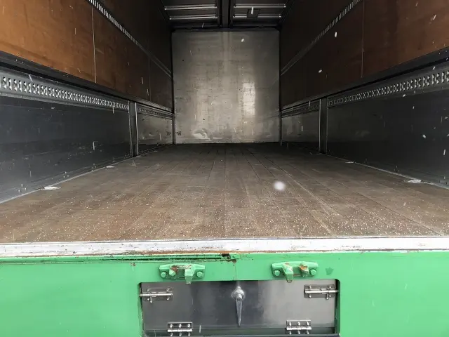 いすゞ フォワード TKG-FRR90S2(2WD)の写真9