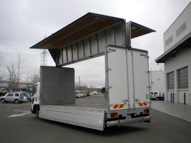 いすゞ フォワード TKG-FRR90S2(2WD)の写真9