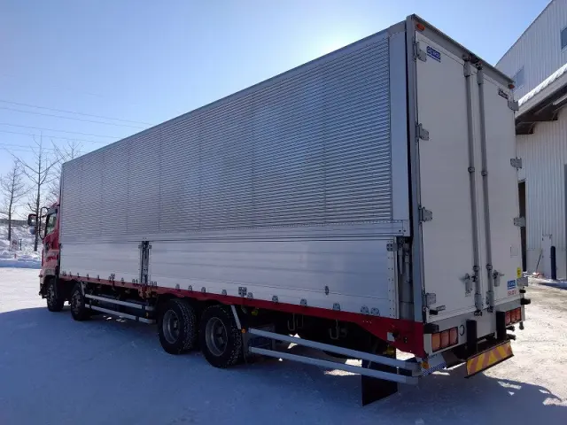 いすゞ ギガ QKG-CYJ77B(8x4)の写真4